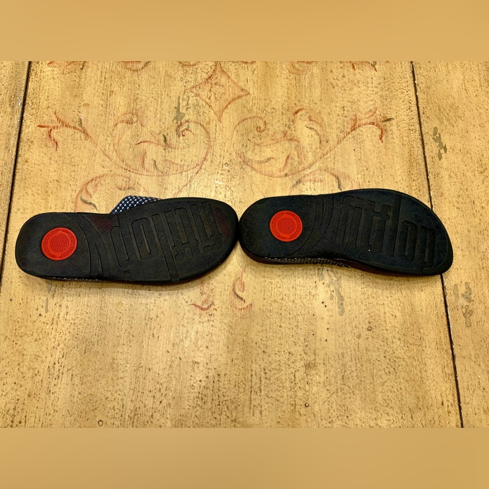 FitFlop Women's Surfa Flip-Flop in Midnight Navy/Tiptoe Grey - Picture 7 of 7